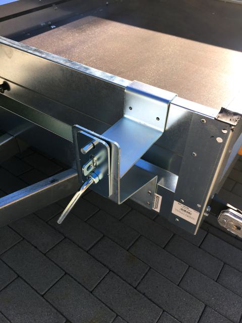 Neptun pótkocsi gyári pót kerék tartó